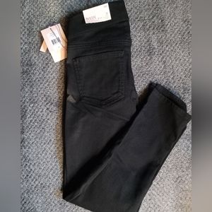 NYDJ Women's Petite skinny pull-on jean, 0 Petite, Black